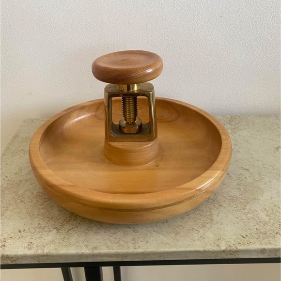 Vintage nut cracker 🌰 🥜 - Picture 2 of 3